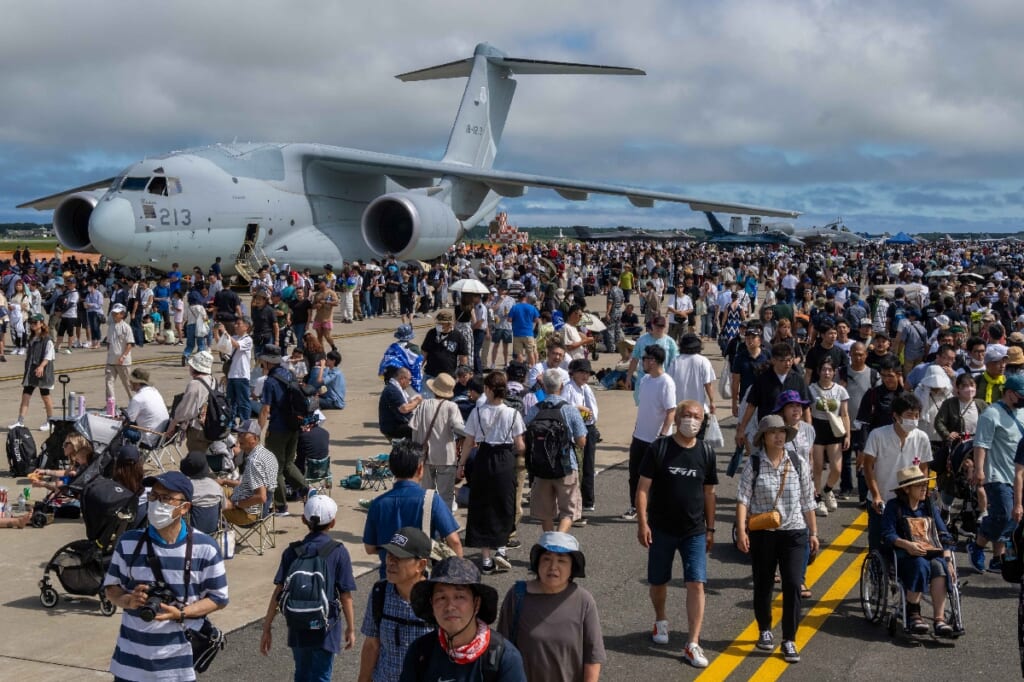 グラフ】４年ぶり通常開催 県内外から７万人／三沢基地航空祭 – デーリー東北デジタル