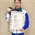 競泳の少年女子Ｂ２００メートル個人メドレーで優勝した佐々木珠南（八戸東中）